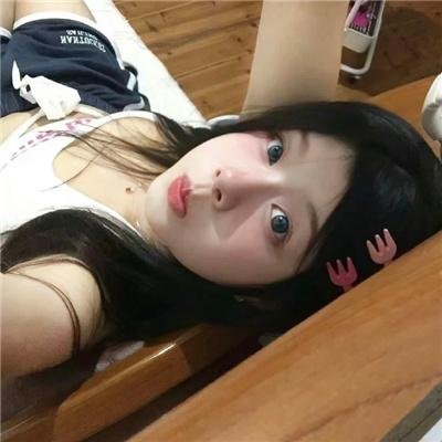 穿蓝衣的男孩